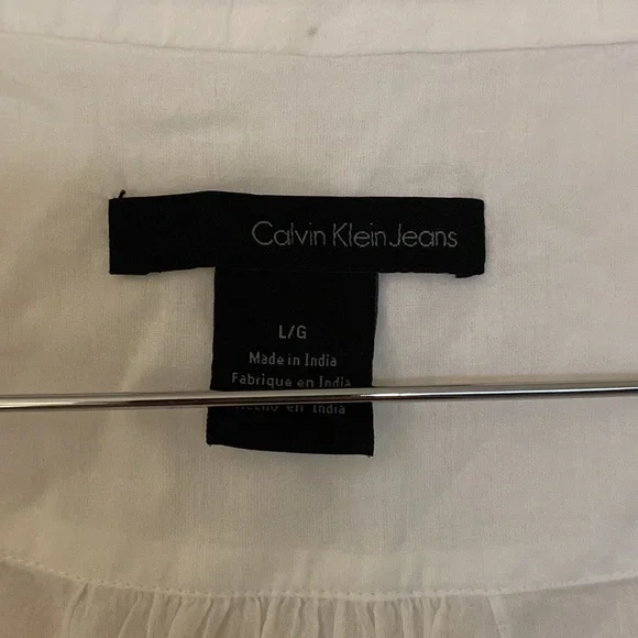 Calvin Klein Jeans White  zigzag blouse size L - Picture 2 of 4